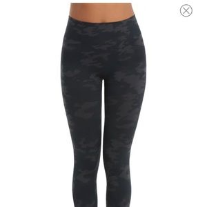 Spanx seamless Look At Me Now legging size medium